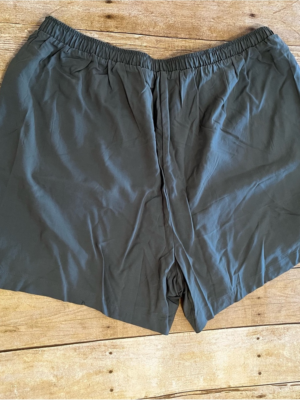 Torrid Pull-On Washable Challis Olive Relaxed Elastic-Waist Shorts NWT Size 0 L - Picture 5 of 6